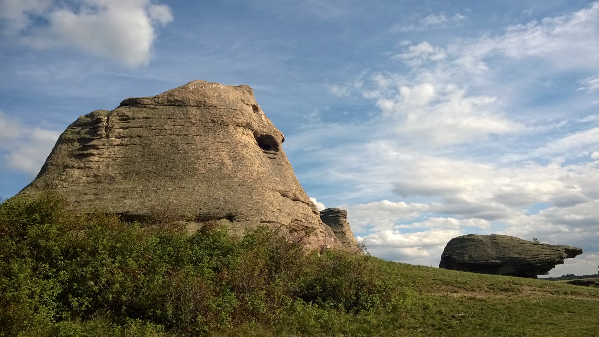 Озеро Большие Аллаки, каменные останцы, Челябинская область